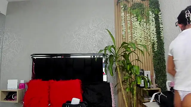 LesliePetit webcam