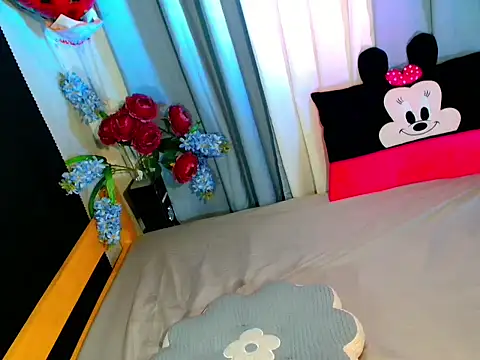 baby_kiraxx webcam