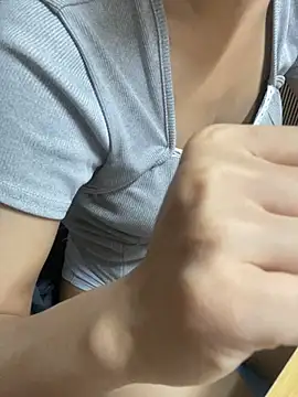 Mina048 webcam