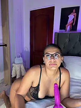 ema_zoe webcam