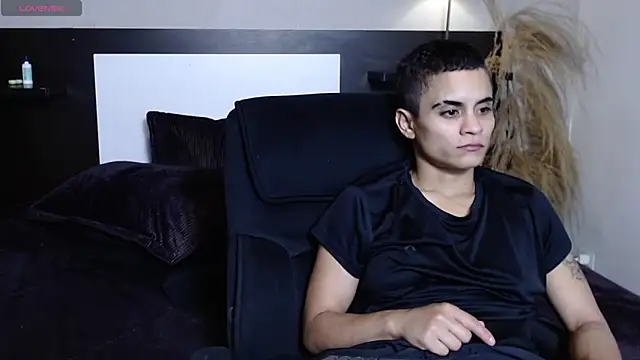 Liiamthompson webcam