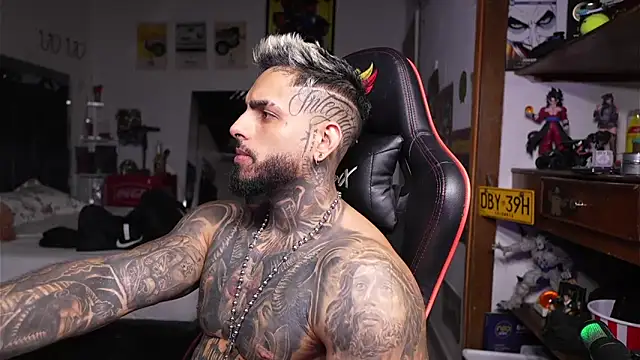 logan_hugh8 webcam