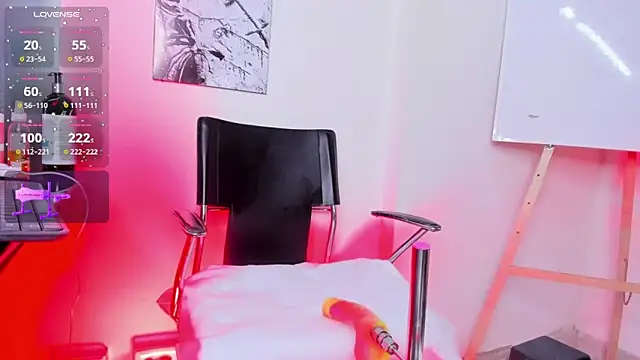 Isabella_falcon webcam