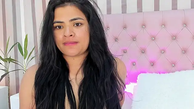 Mia-Stones webcam