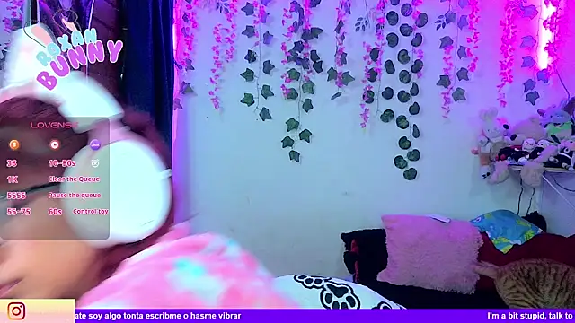 Roxanbunny1 webcam