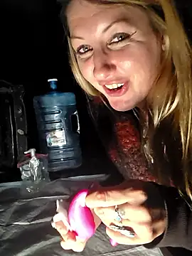 SheIsSomething webcam