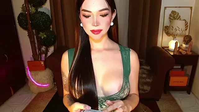 MouthWatering_Ayesha webcam
