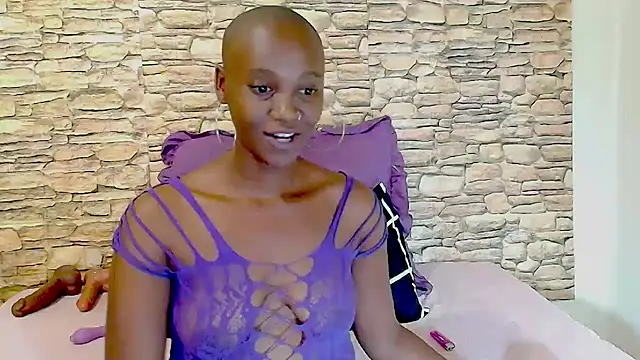 EbonyOlive69 webcam