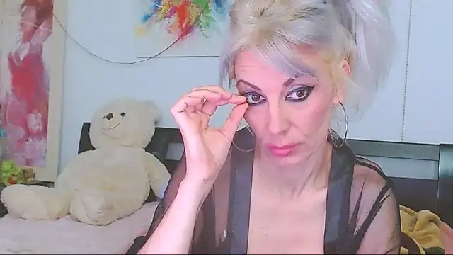 HoneyLara webcam