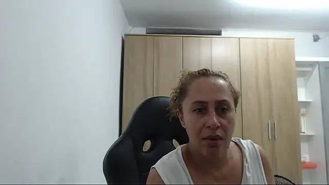 RoxanaLove9 webcam