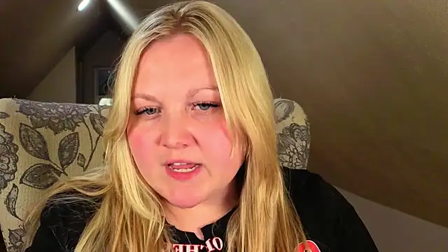 PhatAssBlond webcam