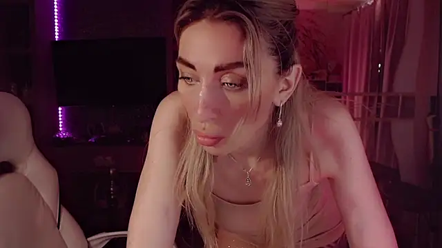 AnnieGOld_ webcam