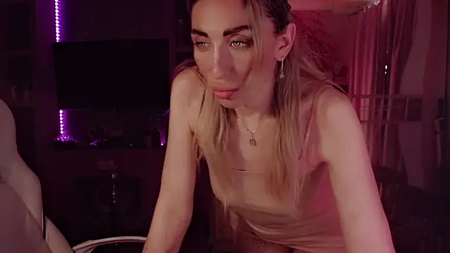 AnnieGOld_ webcam