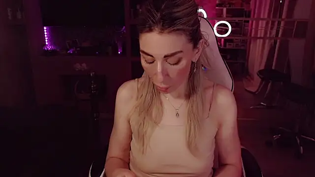 AnnieGOld_ webcam
