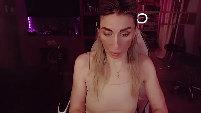 AnnieGOld_ webcam