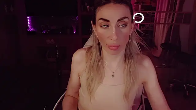 AnnieGOld_ webcam