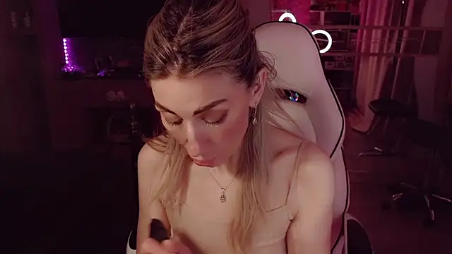 AnnieGOld_ webcam