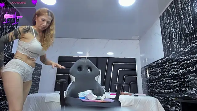 Ladyy_Scarlett webcam