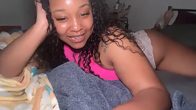 Yourmommysilk webcam