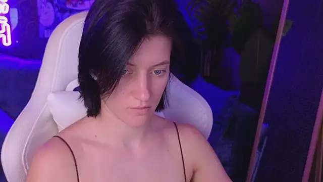 roxy_riot_ (F young) - A shorter skirt😉💋