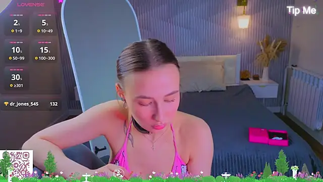 _kiki_angel_ (Ask my age) - running a dildo over her panties