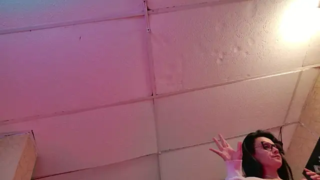 queensallydesire (F milf) - 5 spanks per side
