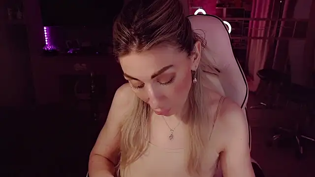 AnnieGOld_ webcam
