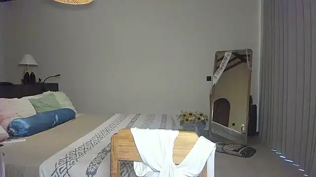 holy_khloe webcam