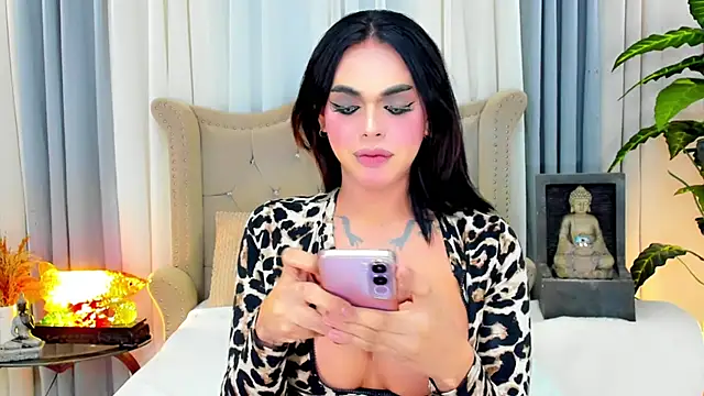 MochaliciousTransOnTop webcam