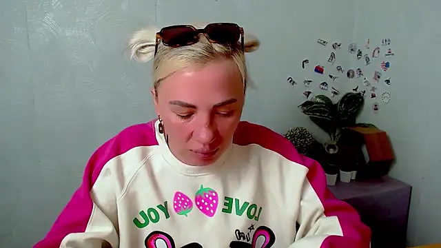 emmacat_ - EmmaCat_'s free webcam - UK Sex Cams