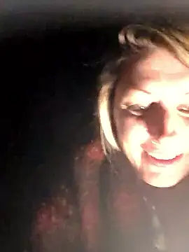 SheIsSomething webcam