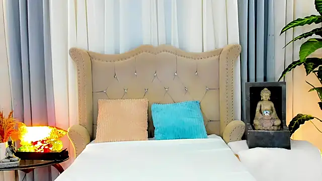 MochaliciousTransOnTop webcam