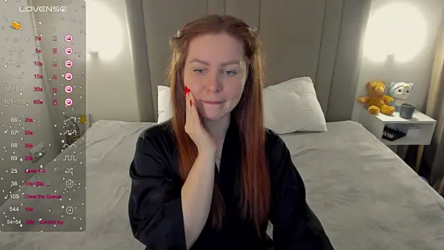 MikaBloom webcam