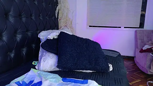 Scarlet_Hiit webcam