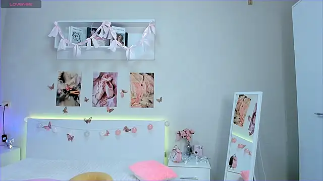 Milly_Lane webcam