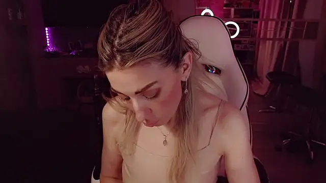 AnnieGOld_ webcam