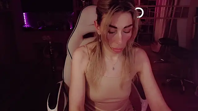 AnnieGOld_ webcam