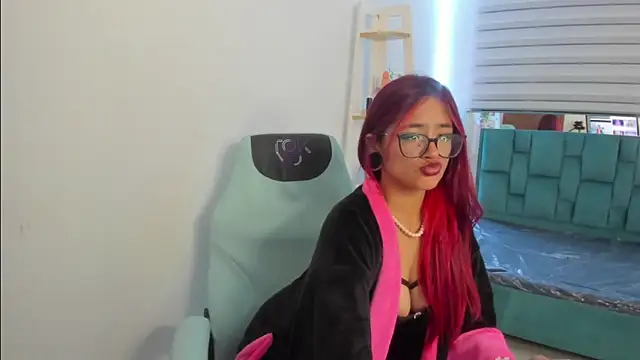 Sara_Red_X webcam