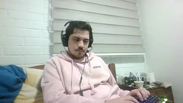 hung_weeb webcam