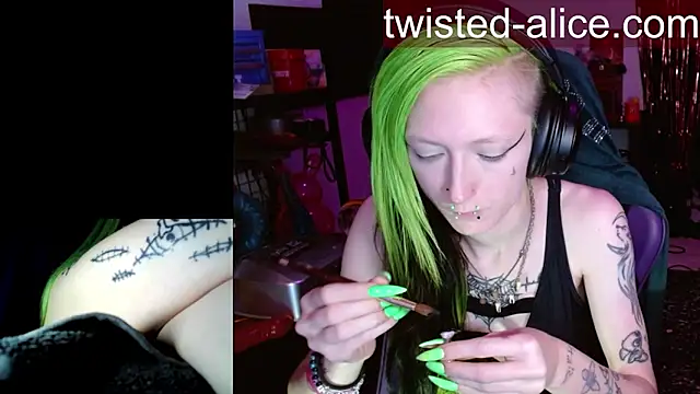 Twisted_Alice webcam