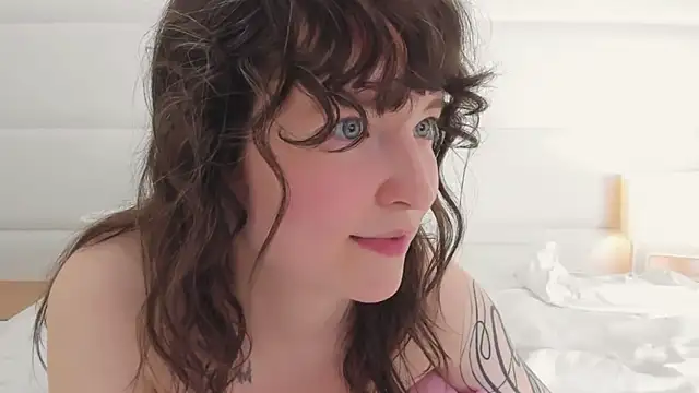 MoonAngelic webcam