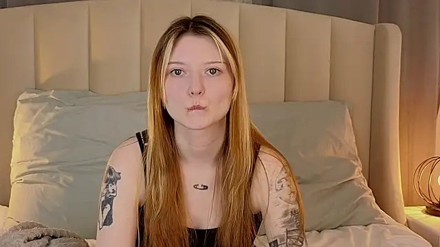 AlyssFrost webcam