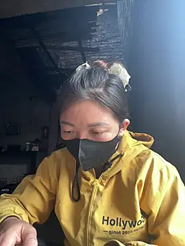 Bling-pusy webcam