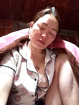 Yellow-pink webcam