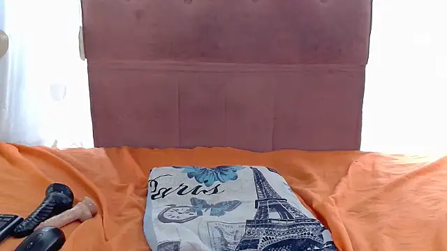 XxThunderThighs86 webcam