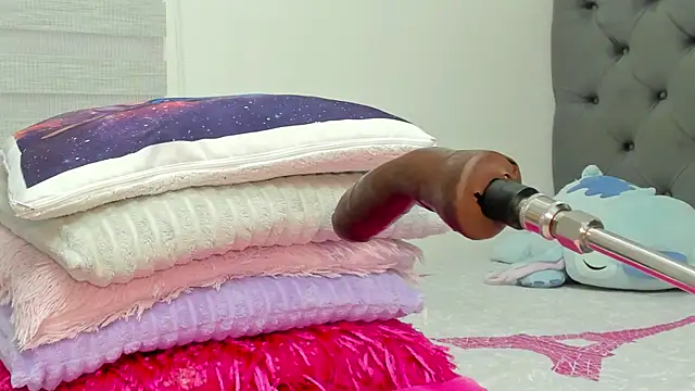 Elizabeth_18_ webcam