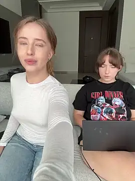 Nura_n_Sarah webcam