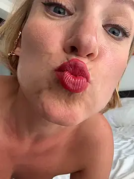 UmaTruewoman webcam