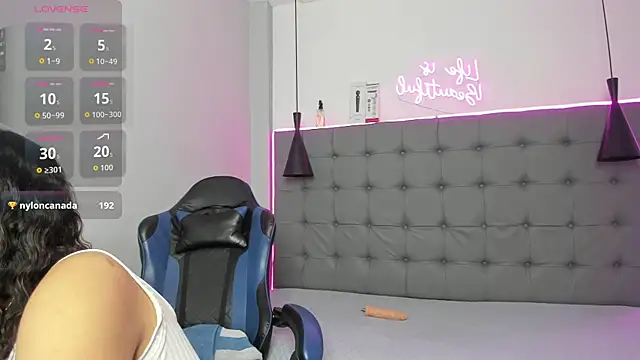 scarletcherry18 webcam
