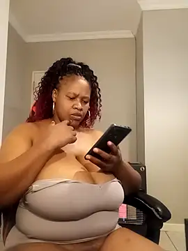 bustylisa1983 webcam